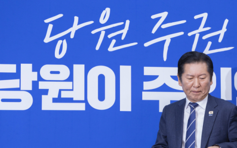 민주-혁신 합당 ‘일단 중지’…‘명심 논란’ 일파만파