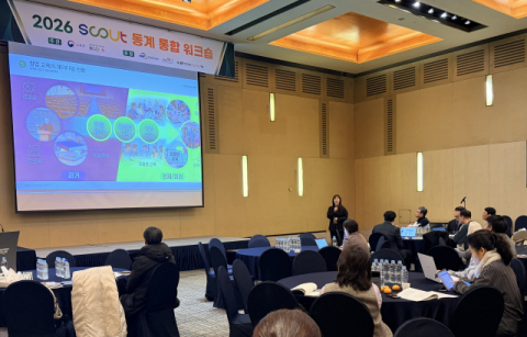 2025 EDUCATOR 100 선정 사례 발표하는 노성여 교수.