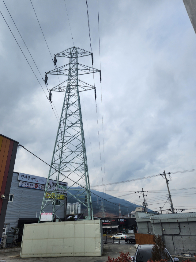 거제시 상문동 주민의 최대 골칫거리였던 고압 송전선로가 사라진다. 거제시 제공