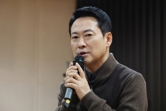 국민의힘 장동혁 대표가 13일 서울 중구 중림종합사회복지관에서 열린 약자와의 동행위원회 설맞이 봉사활동에서 인사말을 하고 있다. 연합뉴스