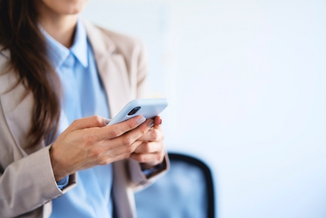 카카오톡 대화 도중 인공지능(AI)이 맛집 장소를 추천하고 바로 예약까지 해주는 기능이 일부 도입됐다. 클립아트코리아