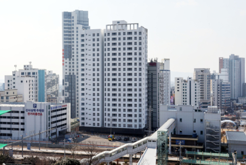공정률 91% 주상복합 공사도 ‘멈춤’… 부산 건설업 부진에 근로자는 ‘급감’