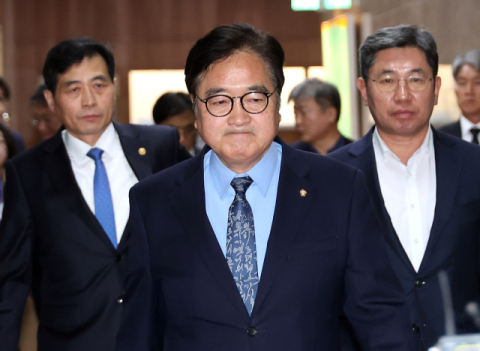 우원식 “가덕도 테러사건, 정보위 회의록 압수수색 허용키로”