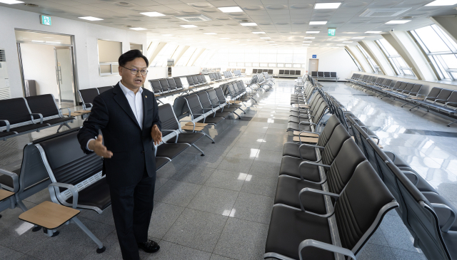 김성범 해양수산부 장관 직무대행은 지난 20일 부산항 영도 크루즈터미널을 방문해 2026년 준모항 운영에 따른 승선 준비 현황과 운영체계를 종합 점검했다. 해수부 제공