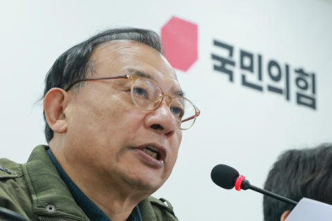 연일 ‘현직’ 겨누는 국힘 공관위원장… 긴장 고조