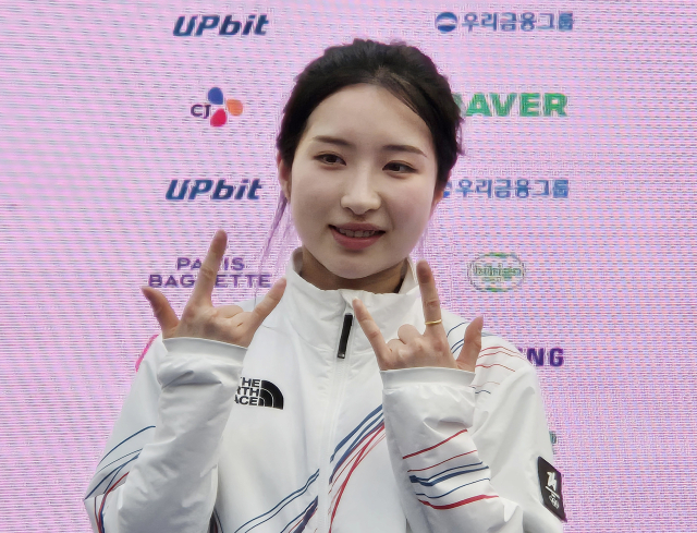 22일(현지시간) 이탈리아 밀라노 코리아하우스에서 열린 2026 밀라노·코르티나담페초 동계올림픽 대한민국 결산 기자회견에서 쇼트트랙 김길리가 세리머니 포즈를 취하고 있다. 연합뉴스