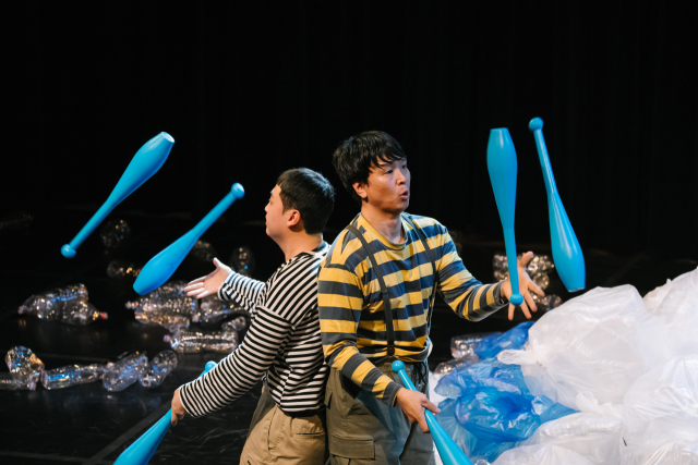 9 대 1의 경쟁을 뚫고 'BCC 이월상품 공연대방출' 무대에 서는 공간서커스살롱의 '합!?' 공연 모습. 영화의전당 제공