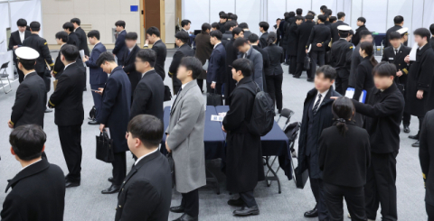 부산 청년, 취업 기반 급여소득자 늘었다 (종합)