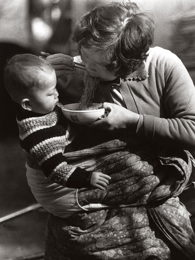 최민식 작가의 사진집 <인간(HUMAN)>의 15집이 출간되며 이 시리즈가 완결됐다. 사진집에 실린 사진. 눈빛출판사 제공