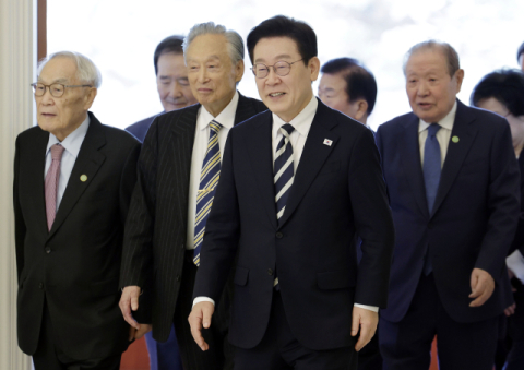 이 대통령, 민주당 상임고문단 오찬…