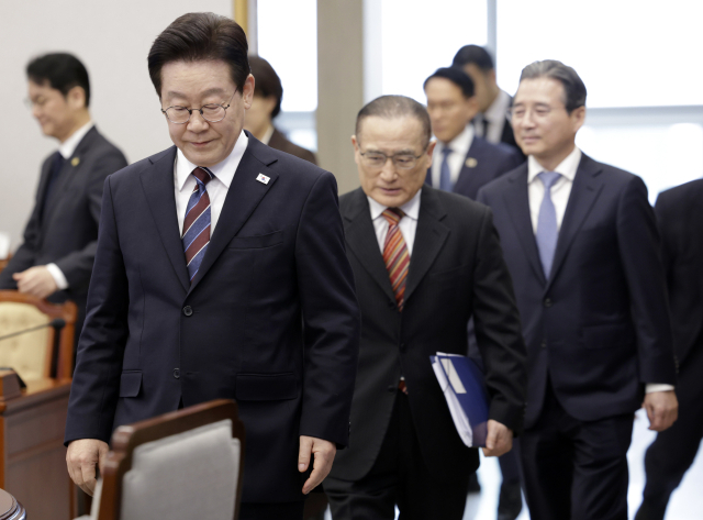 이재명 대통령이 26일 청와대에서 수석보좌관회의에 입장하고 있다. 연합뉴스