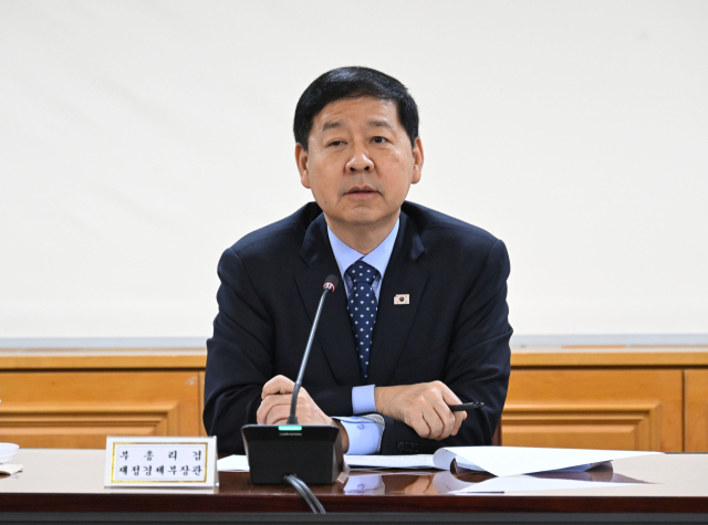 구윤철 부총리 겸 재정경제부 장관이 지난 27일 서울 중구 은행연합회에서 시장상황점검회의를 주재하고 있다. 재경부 제공