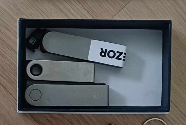 국세청이 고액 세금 체납자로부터 압류한 가상자산.