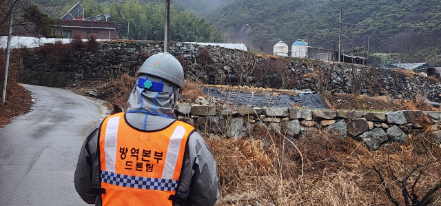 지난달 27일 경남 합천군 가야면에서 ASF 드론 방역이 이뤄지고 있다. 김현우 기자