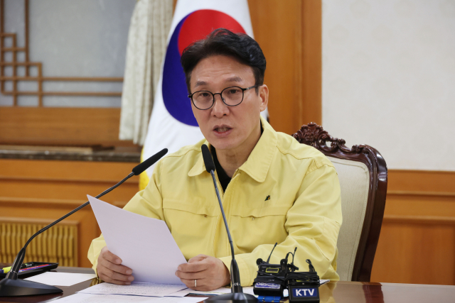 김민석 국무총리가 1일 서울 종로구 정부서울청사에서 열린 중동 상황점검 관련 긴급 관계부처회의를 주재하고 있다. 연합뉴스