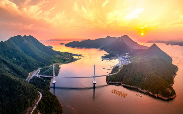 문화체육관광부가 주최하고 한국관광공사가 주관한 ‘2026년 섬-기업 상생 관광프로젝트’ 공모에 선정된 사량면 상도. 부산일보DB