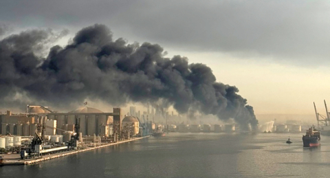 호르무즈 뒤덮은 검은 연기… 한국 에너지 56% 숨통 죈다 [중동 확전 일로]