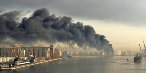 호르무즈 뒤덮은 검은 연기… 한국 에너지 56% 숨통 죈다 [중동 확전 일로]