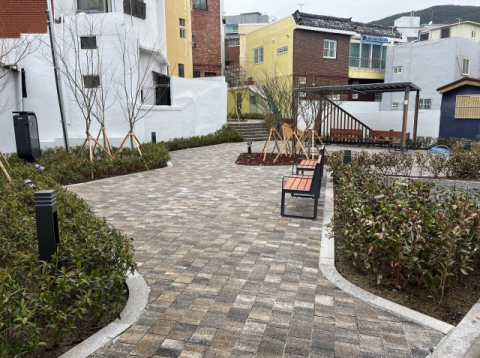 장기 방치 빈집 4개동을 매입·철거 후 조성한 부산 동구 수정동 소규모 체육공원 전경.