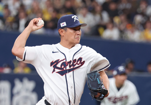 경험과 관록으로 무장한 류현진과 노경은이 WBC 한국 야구 대표팀 마운드의 키플레이어로 떠올랐다. 지난 2일 일본 프로야구 한신과의 평가전에 등판한 류현진과 노경은. 연합뉴스