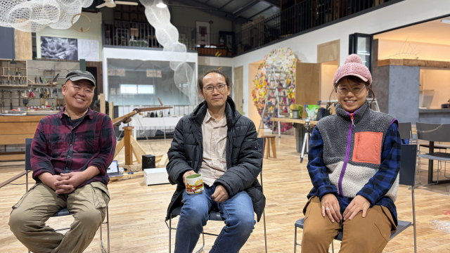 지난 3일 설치 작업이 한창인 안재국, 정만영, 김경화(왼쪽부터) 작가를 만나 이야기를 나누었다. 김은영 기자 key66@