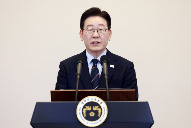 이재명 대통령이 6일 청와대 영빈관에서 열린 2026년 준장 진급 장성 삼정검 수여식에서 격려사를 하고 있다. 연합뉴스