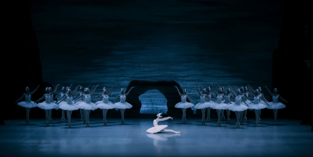 국립발레단의 '백조의 호수' 공연 모습. 오데트 역에 박슬기. 국립발레단·부산문화회관 제공