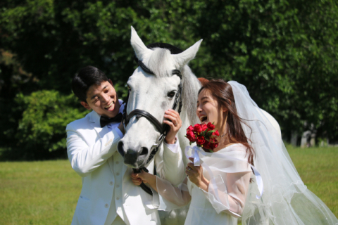 렛츠런파크 부산경남에서 웨딩 사진을 촬영한 김수홍 박진선 커플.