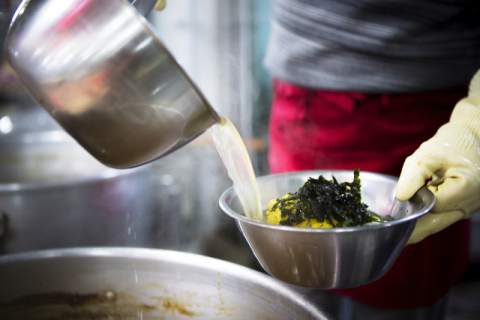 2022년 부산의 미래 유산으로 선정된 구포국수가 길게 이어지길 소망한다. 부산근현대역사관 제공