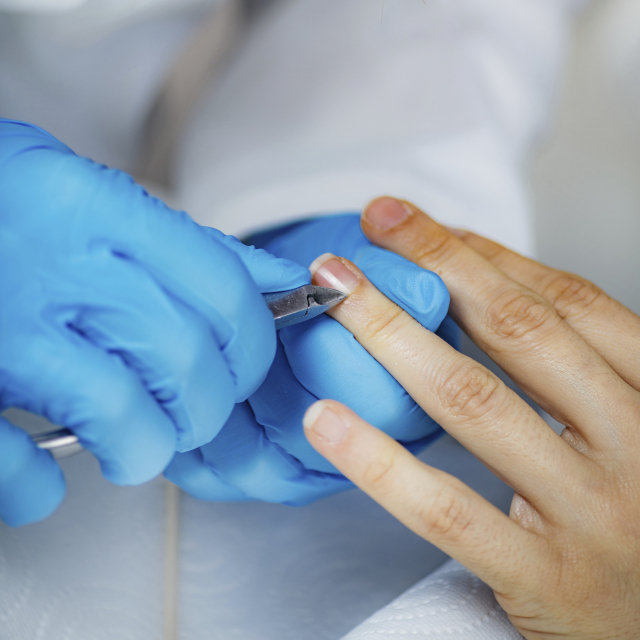 큐티클 너비를 통해 손톱 성장 속도의 예측 가능성을 규명한 신기혁 교수와 김문범 교수가 참여한 연구 논문이 세계적 피부과 분야 학술지에 게재됐다. 클립아트코리아