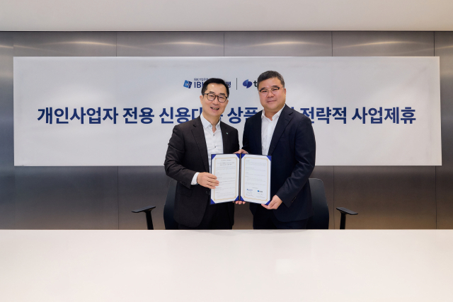 IBK저축은행은 지난 6일 토스와 개인사업자 전용 비대면 신용대출 상품인 ‘IBKSB x Toss 사장님 신용대출’ 상품 출시를 위한 업무협약(MOU)을 체결했다고 9일 밝혔다. IBK저축은행 제공
