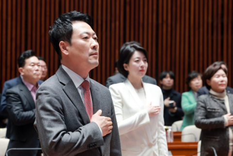 [속보] 국힘 의원들 “12·3 비상계엄 사과…윤석열 전 대통령 복귀 반대”
