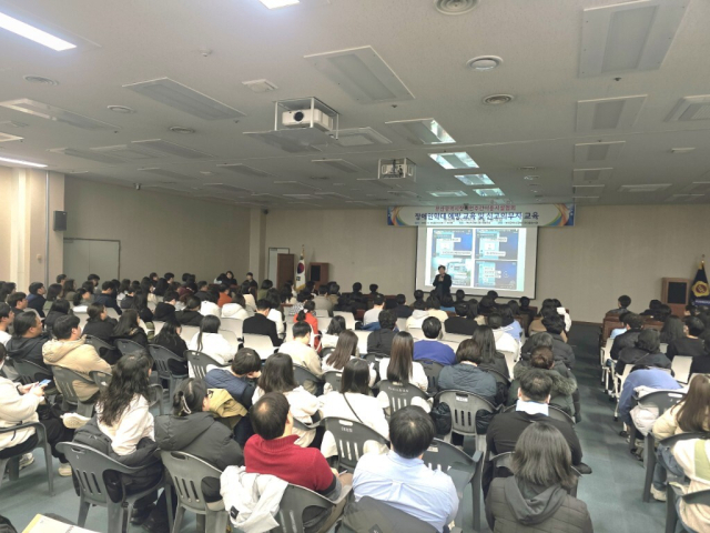 부산시장애인주간이용시설협회는 10일 오후 부산시의회 대회의실에서 ‘장애인 학대 예방·신고의무자 긴급 교육’을 진행했다. 부산장애인주간이용시설협회 제공