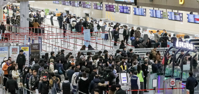 '설 연휴 효과' 김해공항, 2월 승객 증가율 인천공항 4배 - 뉴스 썸네일 이미지