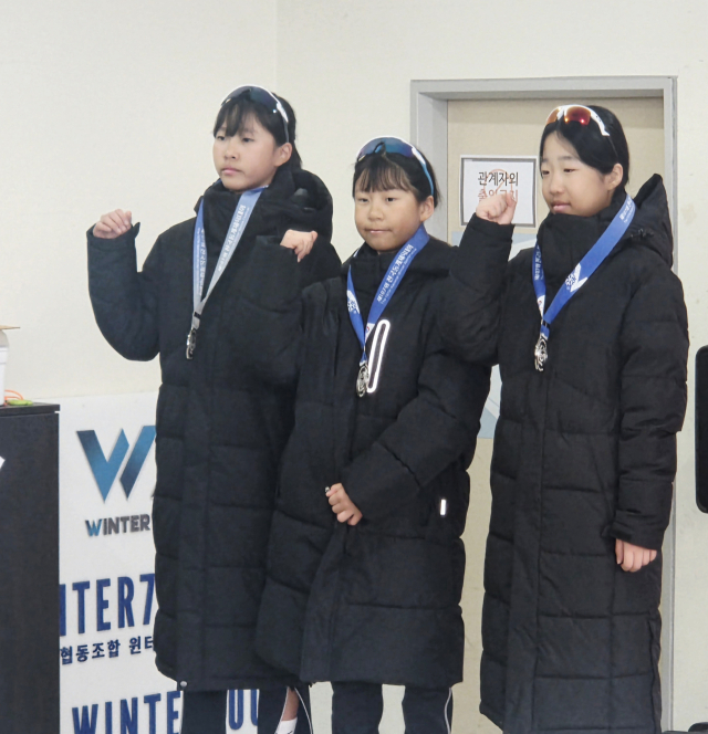 동계체전 4관왕 오신비(가장 왼쪽) 선수. 부산시스키협회 제공