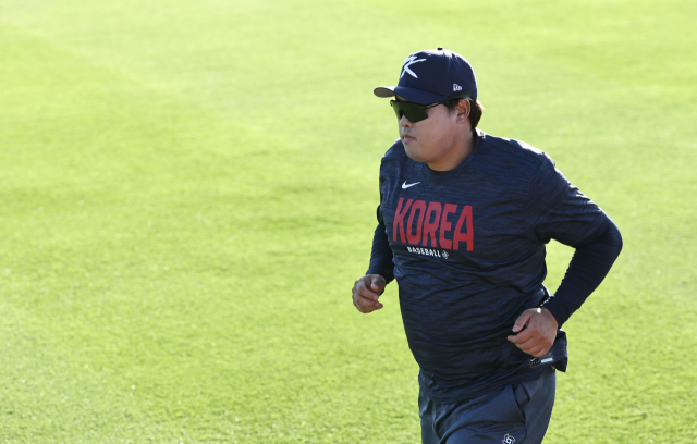 월드베이스볼클래식(WBC) 8강전에서 강타선을 보유한 도미니카 공화국과 맞붙는 한국 야구 대표팀. 메이저리그(MLB) 경험이 풍부한 류현진의 승부처 활약이 반드시 필요하다. 연합뉴스