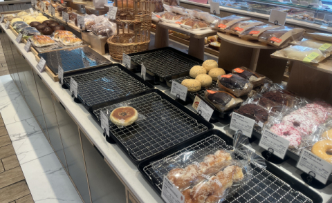 빵값 내리자 손님도 복지 시설도 빵긋