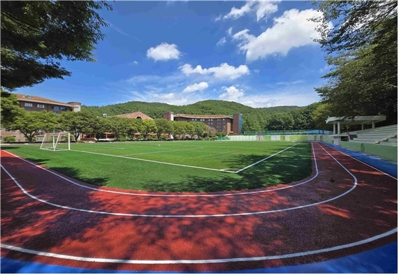 부산 금정구 부산가톨릭대학교 내에 위치한 하하캠퍼스 운동장 전경. 부산시 제공