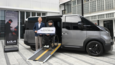 기아, 권재혁 선수에 ‘PV5 WAV’ 전달