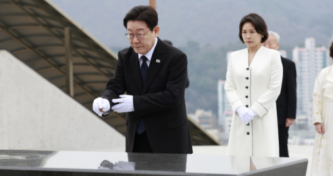 이 대통령, 3·15 의거 기념식 참석…국가기념일 제정 후 현직 대통령으로 처음