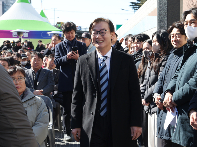 더불어민주당 전재수 의원이 지난 2월 부산 북구 ‘만덕~센텀 도시고속화도로 개통식’에 참석헀다. 정종회 기자 jjh@