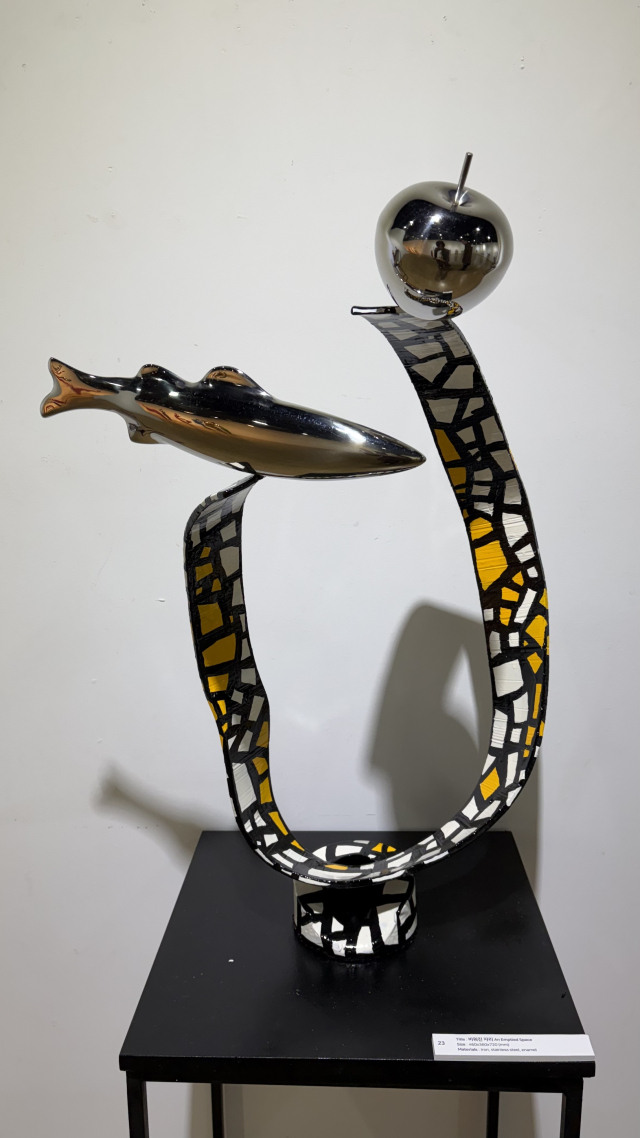 진영섭의 '비워진 자리'와 일부. 김은영 기자 key66@