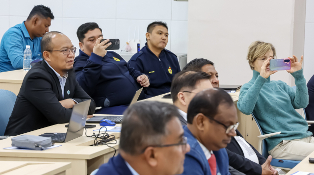 16일 부산 남구 부경대학교 미래관에서 ‘한-FAO 글로벌 훈련 프로그램 부산 훈련’ 개회식이 열렸다. 이번 행사는 해양수산부와 유엔 식량농업기구(FAO) 공동으로 16일부터 27일까지 2주간 부산에서 항만국조치협정(PSMA) 이행 역량 강화를 위해 아시아·태평양 지역 개발도상국 공무원 20명이 참가했다. 김종진 기자 kjj1761@