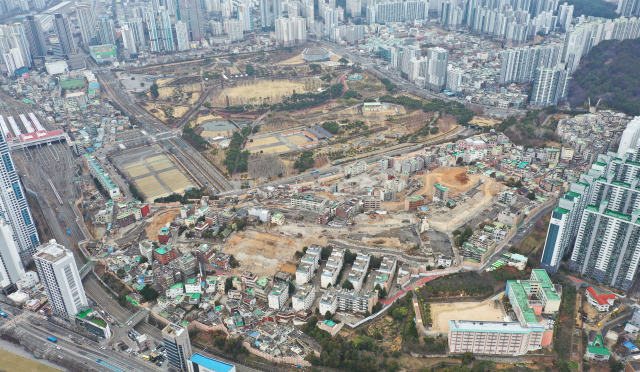 ‘부산시민공원 주변 재정비촉진사업’이 본격화하면서 이 일대 풍경이 확 달라질 거란 기대가 높다. 16일 이주와 철거가 진행되고 있는 부산시민공원 일대 전경. 정종회 기자 jjh@
