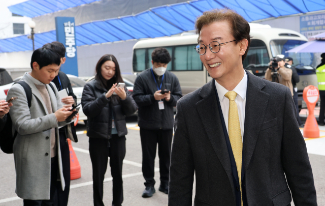 6·3 지방선거 부산시장에 도전하는 더불어민주당 전재수 의원이 17일 서울 영등포구 여의도 더불어민주당 중앙당사에서 열린 광역단체장 후보 면접에 참석하고 있다. 연합뉴스