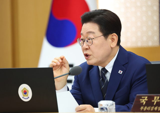 이재명 대통령이 17일 정부세종청사에서 국무회의를 주재하고 있다. 연합뉴스