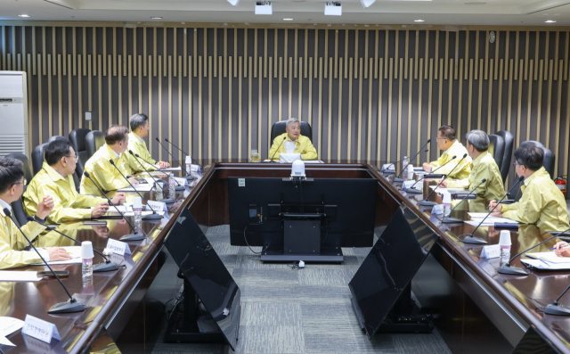 김회천 한수원 사장이 18일 취임식 직후 첫 행보로 '중동사태 관련 비상경영 점검회의'를 주재하고, 안정적인 전력수급을 위한 만반의 대비 태세를 갖출 것을 주문했다. 한수원 제공