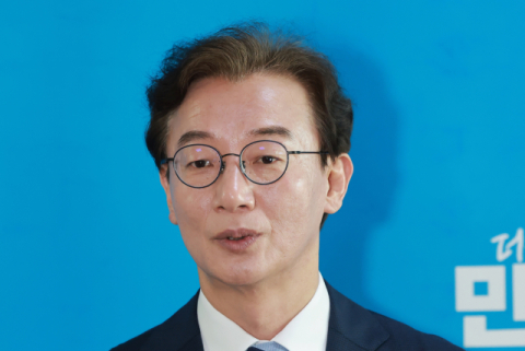 [속보] 민주, 부산시장 후보 전재수 확정…이재성에 승리