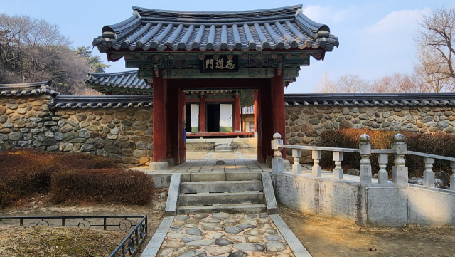 우리나라 최초의 사액서원인 소수서원.