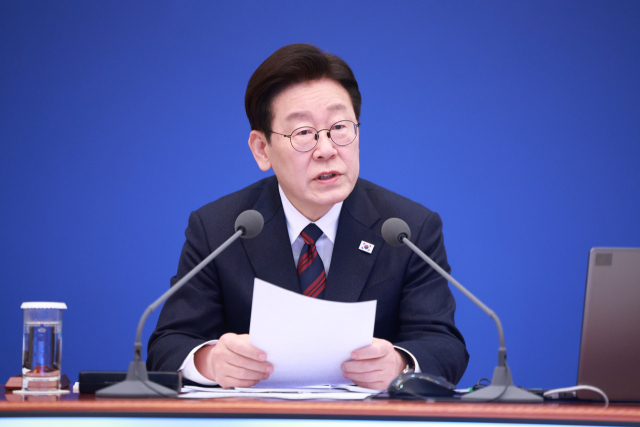 이재명 대통령이 19일 청와대에서 열린 수석보좌관회의에서 발언하고 있다. 연합뉴스